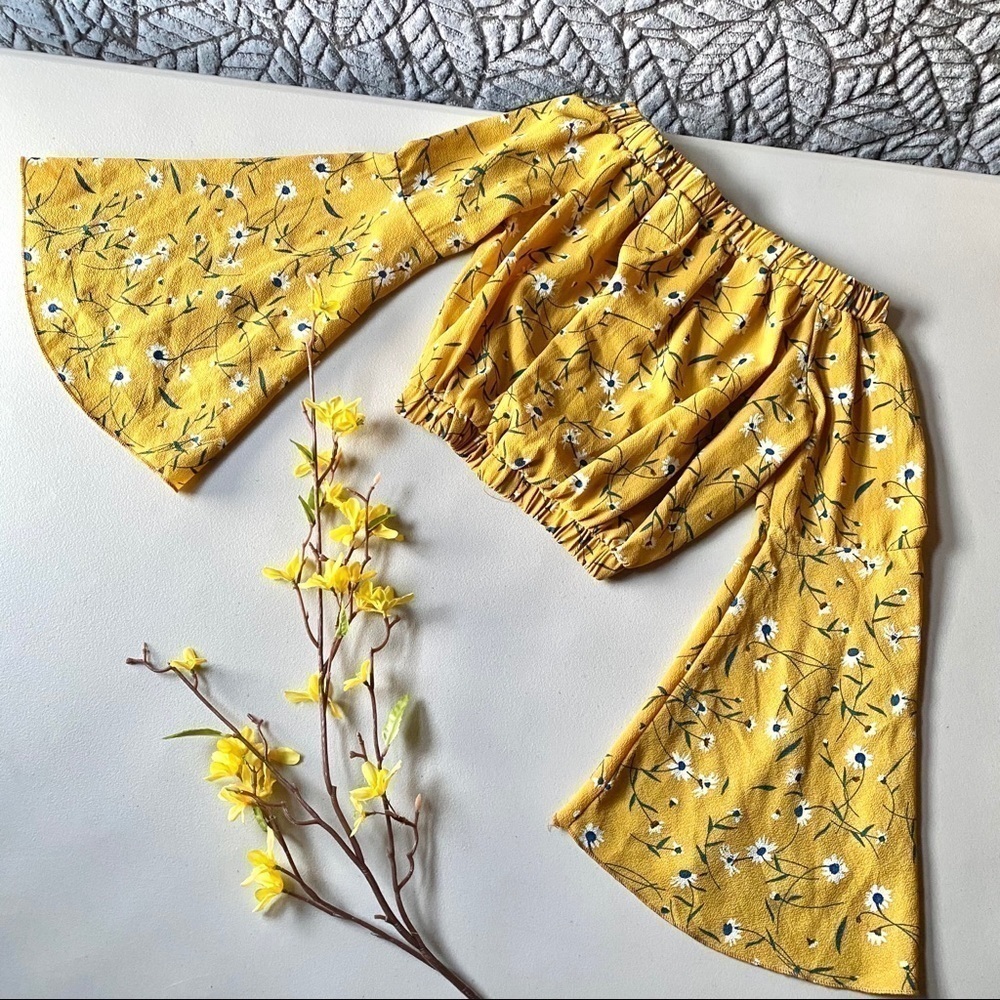 SWEET Cropped BOHO floral off the shoulder top